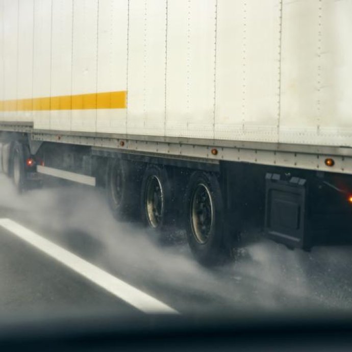 REGULAMENTO (UE) 2026/1030 DO PARLAMENTO EUROPEU E DO CONSELHO - relativo à contabilização das emissões de gases com efeito de estufa dos serviços de transporte